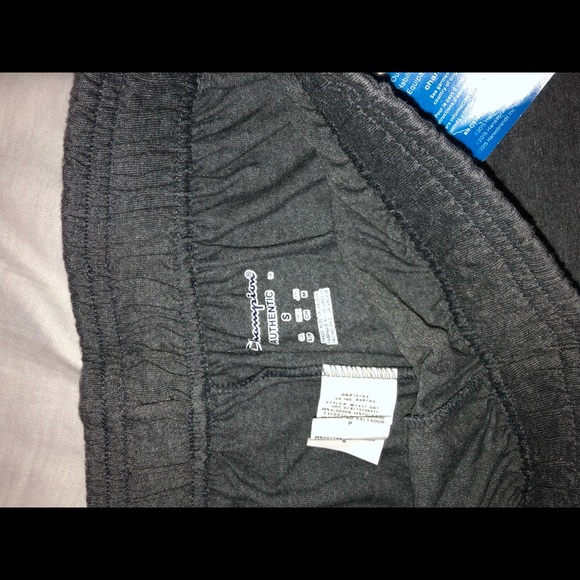NWT cotton shorts from Champion - Picture 2 of 2